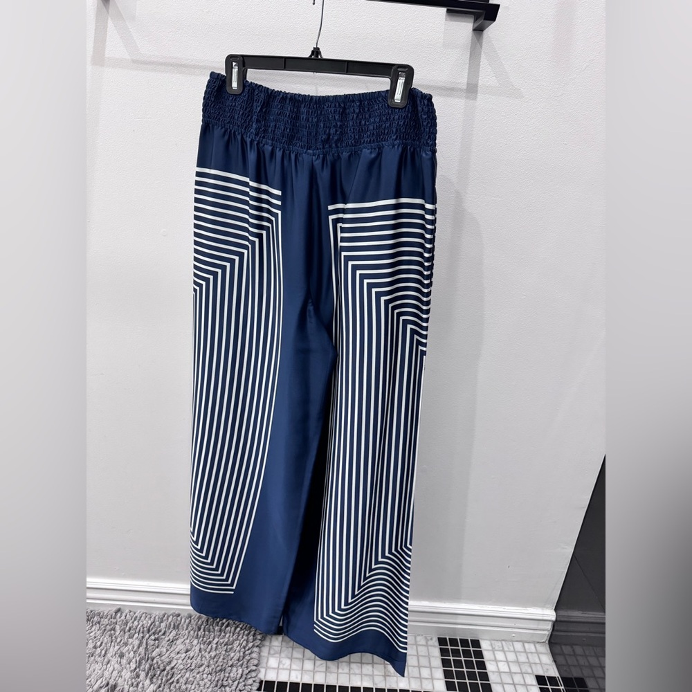 Evereve elastic waist print satin pants size large navy with white print - Picture 8 of 13